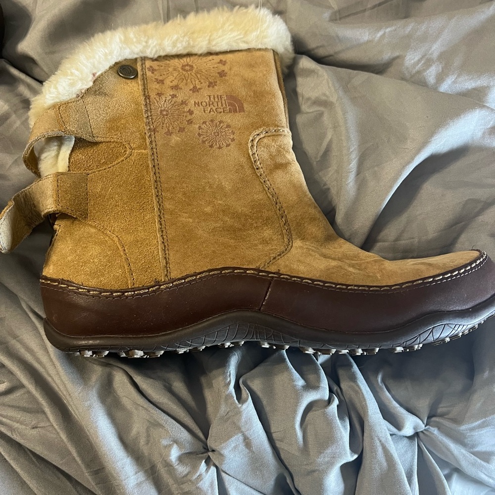 Like new Northface slip on winter boots.